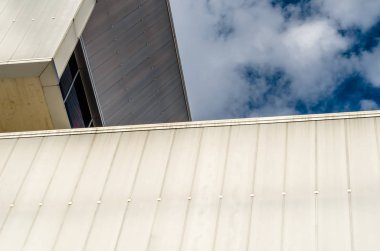 Madrid, İspanya - 3 Eylül 2017: 2009-2014 Madrid Madrid Kent Konseyi tarafından düzenlenen ödüllü projeye göre Enrique Sobejano ve Fuensanta Nieto mimarlar tarafından inşa edilen mimari detay Barcelo Pazar (Mercado de Barcelo),