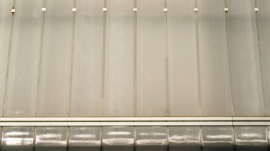 Madrid, İspanya - 3 Eylül 2017: 2009-2014 Madrid Madrid Kent Konseyi tarafından düzenlenen ödüllü projeye göre Enrique Sobejano ve Fuensanta Nieto mimarlar tarafından inşa edilen mimari detay Barcelo Pazar (Mercado de Barcelo),