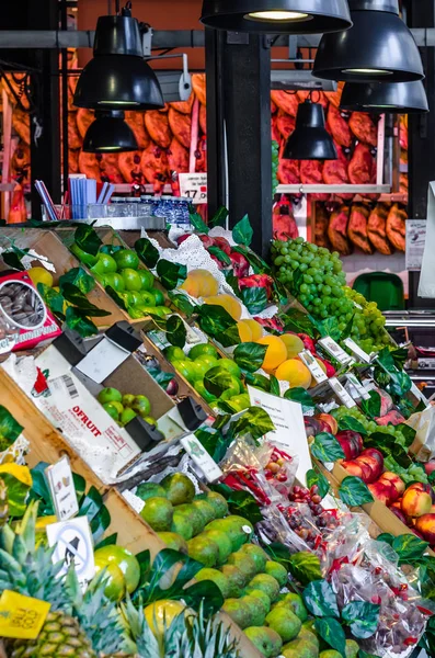 Madrid Espanha Agosto 2017 Colorido Barracão Frutas Frescas Dentro Histórico — Fotografia de Stock