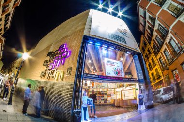 Madrid, İspanya - 28 Ekim 2017: Gece görünümü 