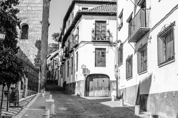 西班牙南部的安大路西亚格拉纳达的建筑黑白影像 — 图库照片