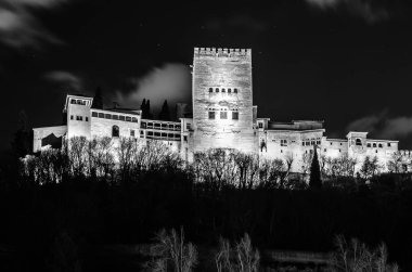 Cityscape Granada, Güney İspanya, arka plan, gece görüş, siyah beyaz resim Alhambra Palace ile