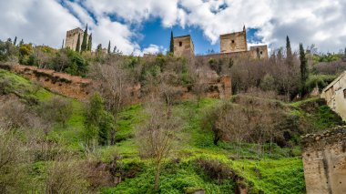 Cityscape Granada, Güney İspanya, arka planda Alhambra Palace ile