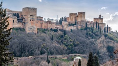 Cityscape Granada, Güney İspanya, arka planda Alhambra Palace ile