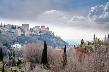 Cityscape Granada, Güney İspanya, arka planda Alhambra Palace ile