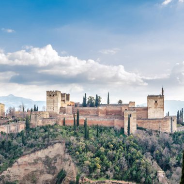 Cityscape Granada, Güney İspanya, arka planda Alhambra Palace ile