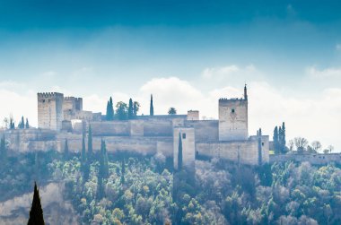 Cityscape Granada, Güney İspanya, arka planda Alhambra Palace ile