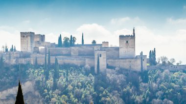 Cityscape Granada, Güney İspanya, arka planda Alhambra Palace ile