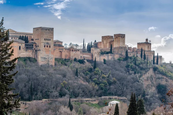 Cityscape Granada, Güney İspanya, arka planda Alhambra Palace ile