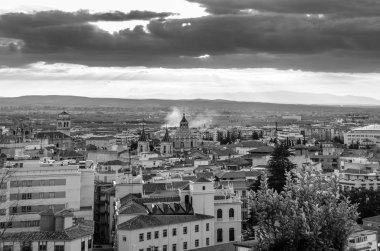 Kentsel peyzaj, Granada şehir manzaralı, Andalusia, Güney İspanya, siyah beyaz resim