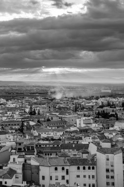 Kentsel peyzaj, Granada şehir manzaralı, Andalusia, Güney İspanya, siyah beyaz resim