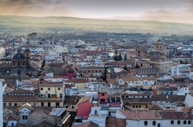 Kentsel peyzaj, Granada şehir manzaralı, günbatımı, Andalusia, Güney İspanya