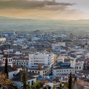 Kentsel peyzaj, Granada şehir manzaralı, günbatımı, Andalusia, Güney İspanya