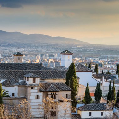 Kentsel peyzaj, Granada şehir manzaralı, günbatımı, Andalusia, Güney İspanya