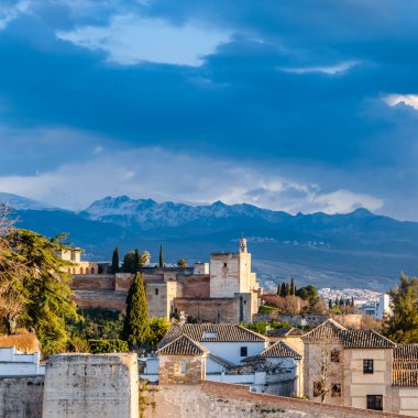 Kentsel peyzaj, Granada şehir manzaralı, günbatımı, Andalusia, Güney İspanya