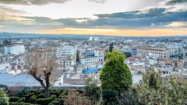 Kentsel peyzaj, Granada şehir manzaralı, günbatımı, Andalusia, Güney İspanya