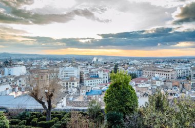 Kentsel peyzaj, Granada şehir manzaralı, günbatımı, Andalusia, Güney İspanya