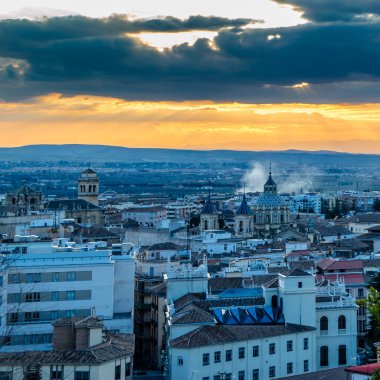 Kentsel peyzaj, Granada şehir manzaralı, günbatımı, Andalusia, Güney İspanya