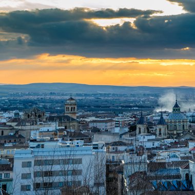 Kentsel peyzaj, Granada şehir manzaralı, günbatımı, Andalusia, Güney İspanya