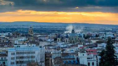 Kentsel peyzaj, Granada şehir manzaralı, günbatımı, Andalusia, Güney İspanya