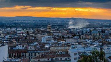 Kentsel peyzaj, Granada şehir manzaralı, günbatımı, Andalusia, Güney İspanya