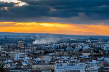 Kentsel peyzaj, Granada şehir manzaralı, günbatımı, Andalusia, Güney İspanya