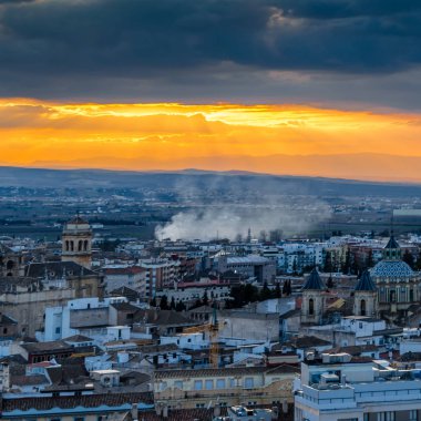 Kentsel peyzaj, Granada şehir manzaralı, günbatımı, Andalusia, Güney İspanya