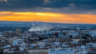 Kentsel peyzaj, Granada şehir manzaralı, günbatımı, Andalusia, Güney İspanya
