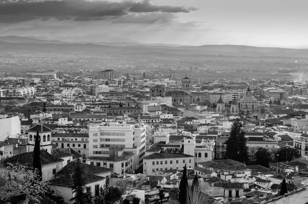 Kentsel peyzaj, Granada şehir manzaralı, Andalusia, Güney İspanya, siyah beyaz resim