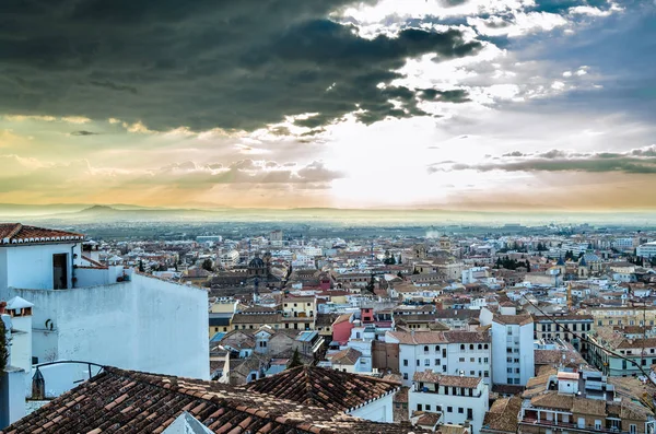 Kentsel peyzaj, Granada şehir manzaralı, günbatımı, Andalusia, Güney İspanya