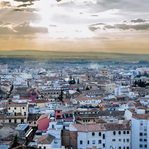 Kentsel peyzaj, Granada şehir manzaralı, günbatımı, Andalusia, Güney İspanya