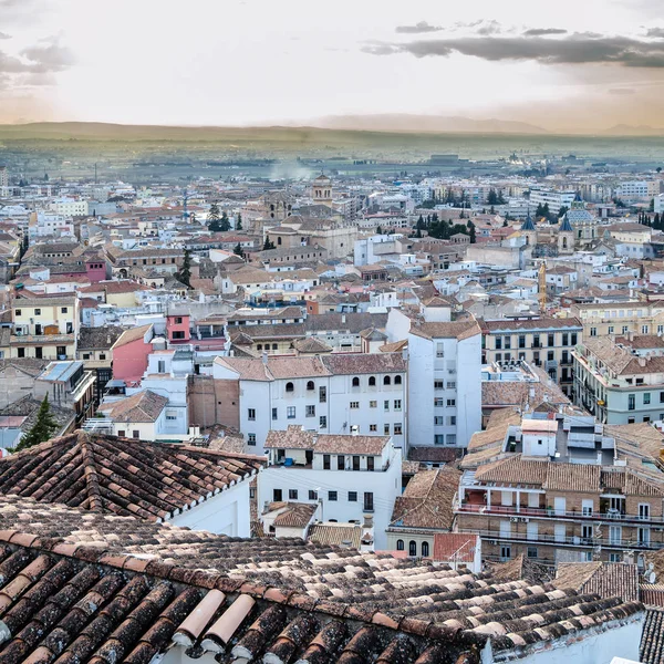 Kentsel peyzaj, Granada şehir manzaralı, günbatımı, Andalusia, Güney İspanya