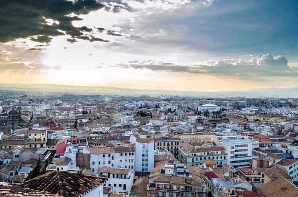 Kentsel peyzaj, Granada şehir manzaralı, günbatımı, Andalusia, Güney İspanya