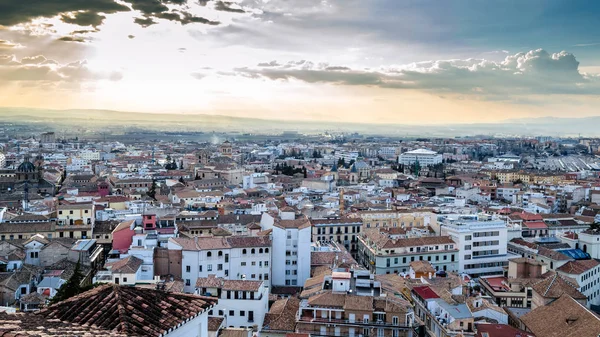 Kentsel peyzaj, Granada şehir manzaralı, günbatımı, Andalusia, Güney İspanya