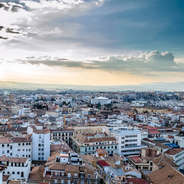 Kentsel peyzaj, Granada şehir manzaralı, günbatımı, Andalusia, Güney İspanya