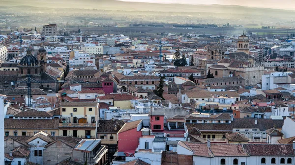 Kentsel peyzaj, Granada şehir manzaralı, günbatımı, Andalusia, Güney İspanya