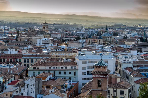 Kentsel peyzaj, Granada şehir manzaralı, günbatımı, Andalusia, Güney İspanya