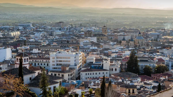 Kentsel peyzaj, Granada şehir manzaralı, günbatımı, Andalusia, Güney İspanya