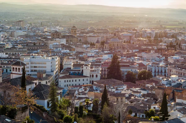 Kentsel peyzaj, Granada şehir manzaralı, günbatımı, Andalusia, Güney İspanya