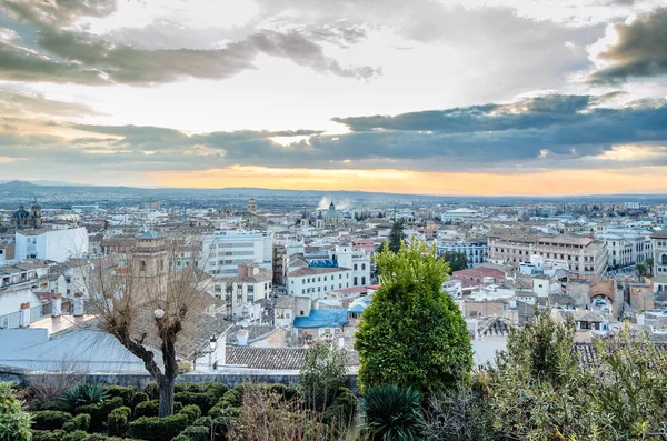 Kentsel peyzaj, Granada şehir manzaralı, günbatımı, Andalusia, Güney İspanya
