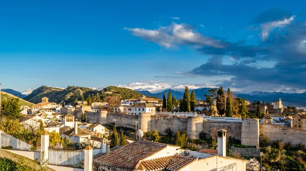 Kentsel peyzaj, Granada şehir manzaralı, günbatımı, Andalusia, Güney İspanya