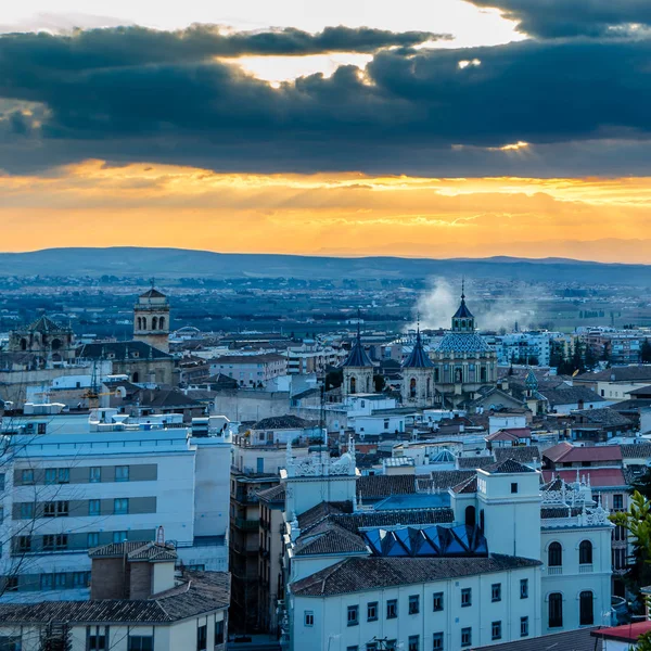 Kentsel peyzaj, Granada şehir manzaralı, günbatımı, Andalusia, Güney İspanya