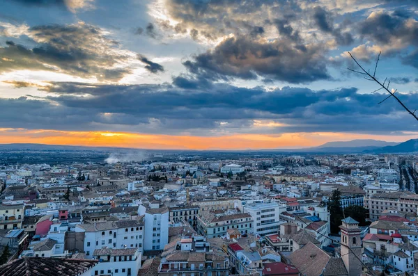 Kentsel peyzaj, Granada şehir manzaralı, günbatımı, Andalusia, Güney İspanya