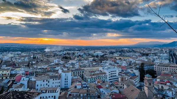 Kentsel peyzaj, Granada şehir manzaralı, günbatımı, Andalusia, Güney İspanya