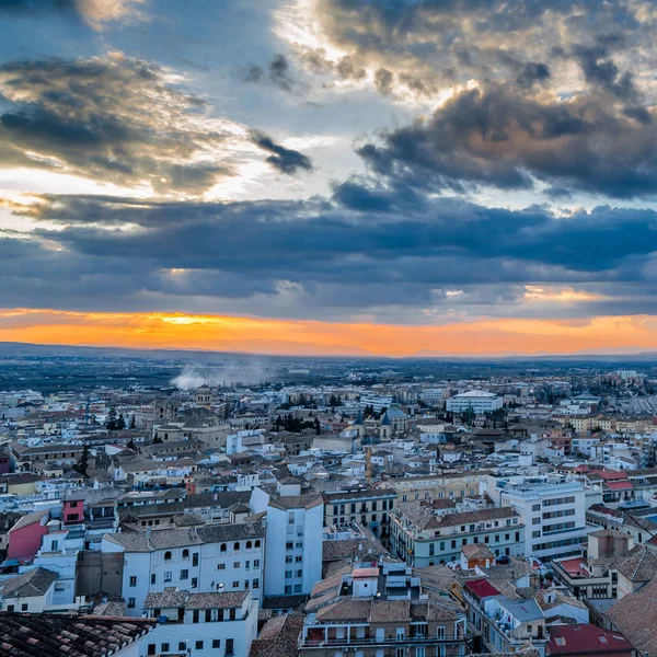 Kentsel peyzaj, Granada şehir manzaralı, günbatımı, Andalusia, Güney İspanya