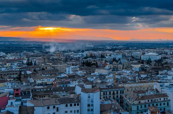 Kentsel peyzaj, Granada şehir manzaralı, günbatımı, Andalusia, Güney İspanya