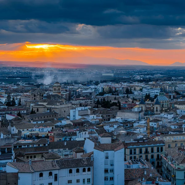 Kentsel peyzaj, Granada şehir manzaralı, günbatımı, Andalusia, Güney İspanya