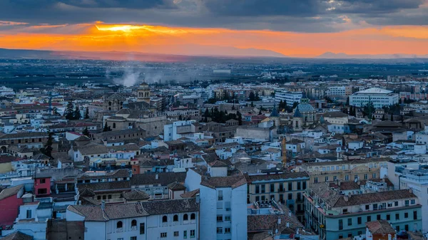Kentsel peyzaj, Granada şehir manzaralı, günbatımı, Andalusia, Güney İspanya