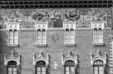 Palencia, İspanya - 27 Mart 2016: Görünüm, Colegio de Villandrando içinde Palencia, 1910 ve 1911 Jernimo Arroyo, mimar tarafından varlık ve çiçek modernizm, Neoromanesque elemanları ile örnek bir bina inşa