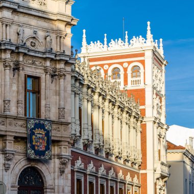 Palencia, İspanya - 24 Mart 2016: Görünüm kutsal hafta sırasında dekore il Sarayı Palencia, İspanya
